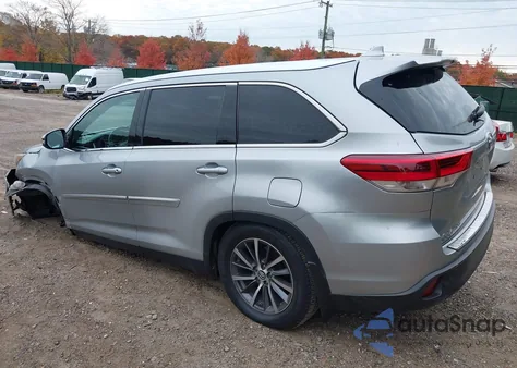 2019 Toyota Highlander Xle z USA, uszkodzony, nr VIN 5TDJZRFH4KS576735